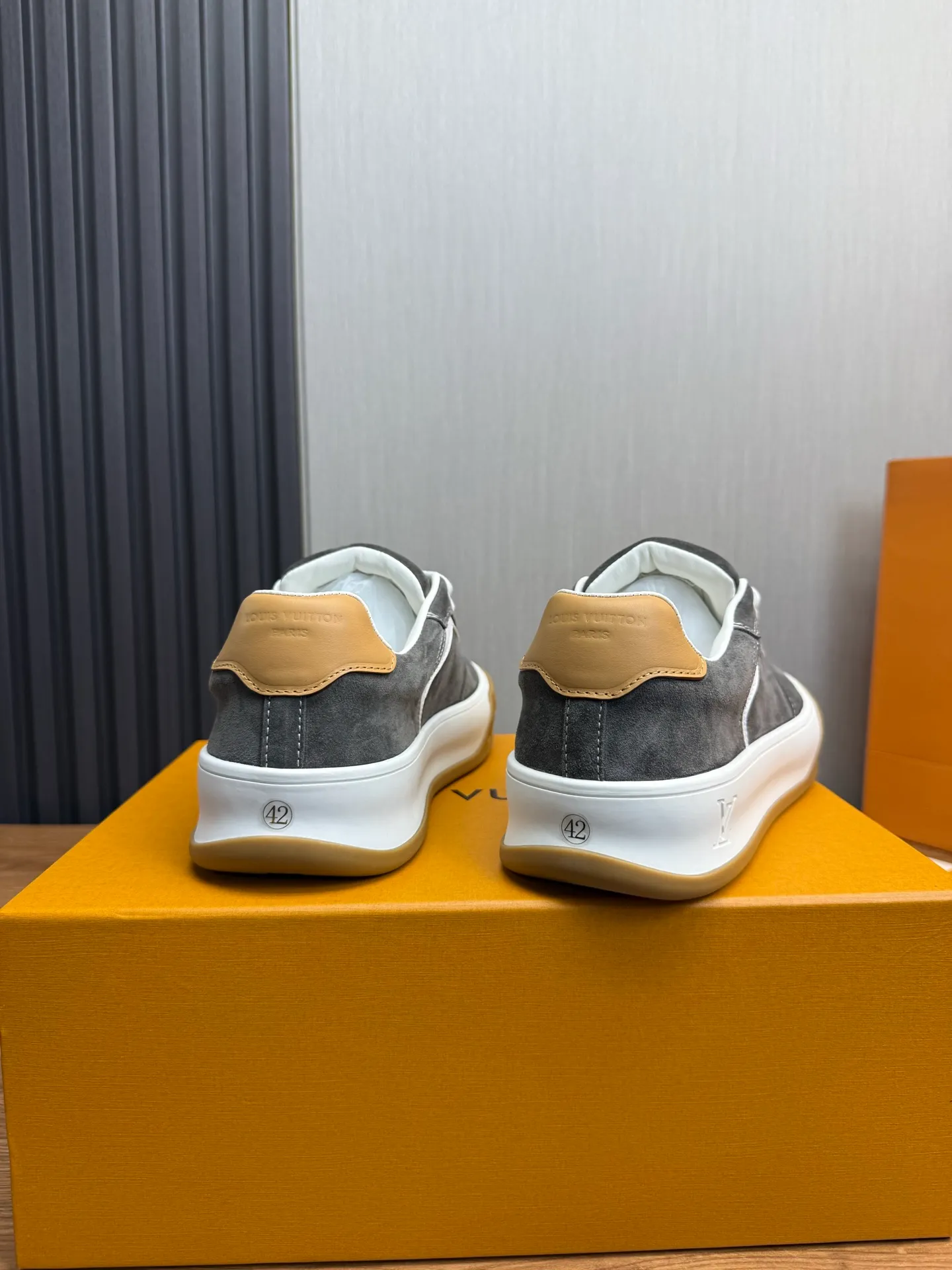 Men's shoes 620💰 Lv. Top purchasing agent🇮🇹 Louis Vuitton, sports sneakers counter synchronization, uppers imported from Italy, high-quality splicing and complex handicrafts, imported mesh pads are soft and comfortable, soles: original factory special soles, TPU exclusive movable molded soles super comfortable, original factory single goods, 🔍🔍high quality, you can enter and exit the counter at will, welcome to compare, code number 38-44 (customized 38.45)